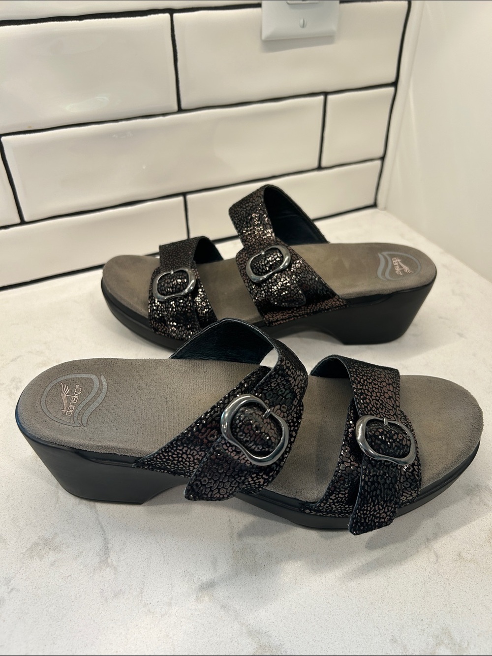 Dansko Sophie Sandals Black Metallic Women EU 41 US 8.5 9 Double Strap - Picture 3 of 16